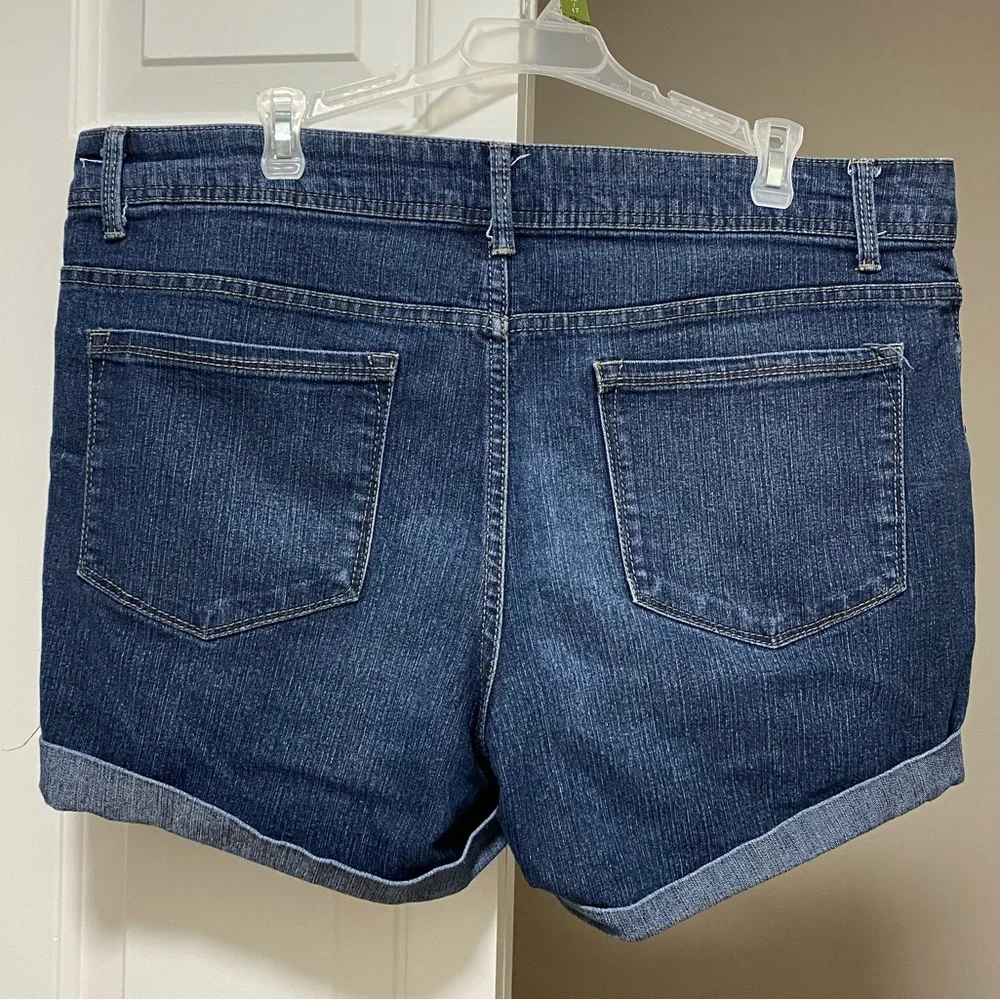 Dark wash Denim Cuffed Shorts - Picture 4 of 6